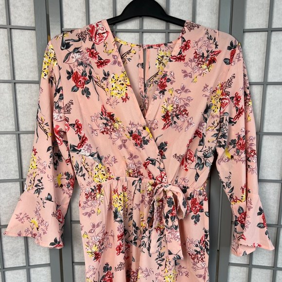NWT | Amazon | Floral Print Bell Sleeve Tie Waist Romper | Medium | Pink - Picture 10 of 11